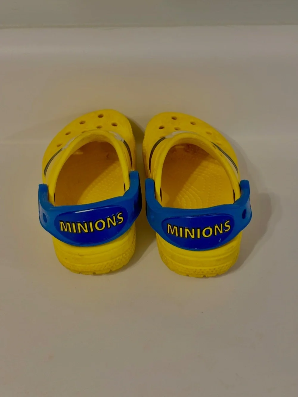 Crocs Classic Clog Despicable Me Minions Fun Lab Kids Shoes Sandals Sz 7 Unisex